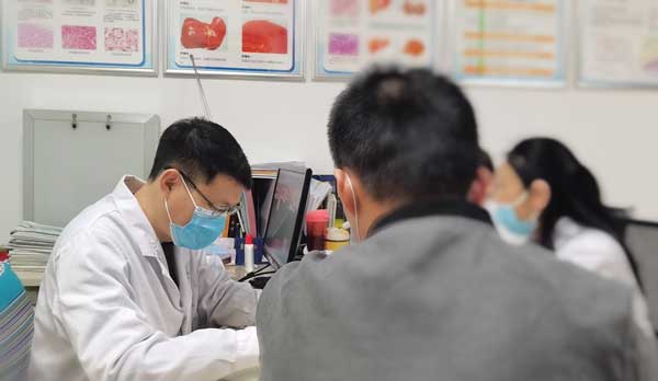 11月21日起,原北京302医院肝病主任饶雅琴莅临河南省医药院会诊